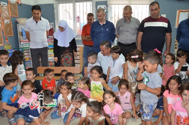 فيديو: الاطفال يعانقون الرئيس عادل بدير في افتتاح العام الدراسي في روضة افاق ودار الارقم